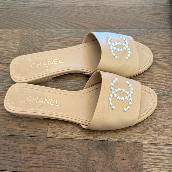 Chanel Tan Sandals with Pearl Accents - Picture 5 of 5
